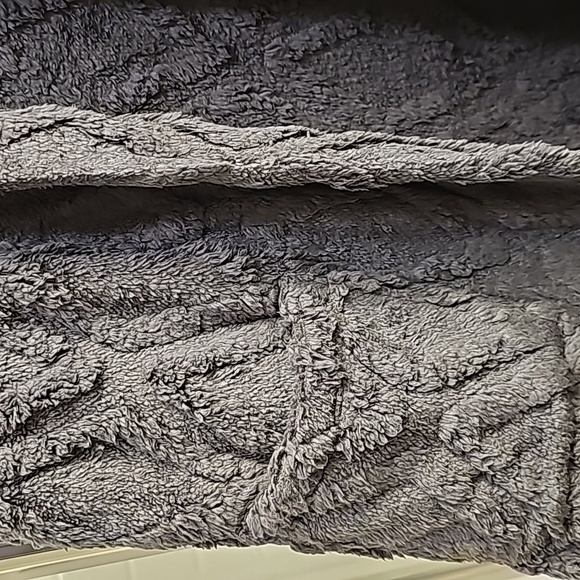 Koolaburra by UGG Embossed Sherpa Fleece Vest. Brand new without tags. - Picture 6 of 11